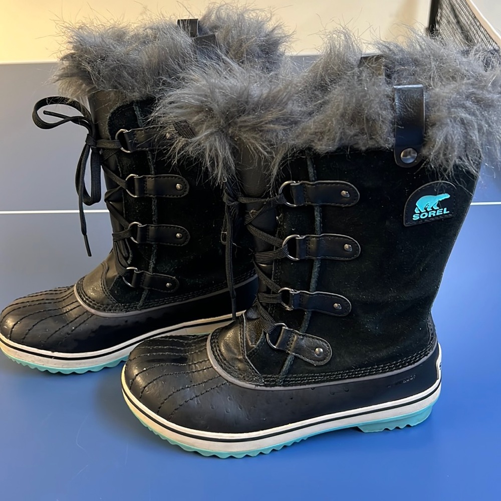 SOREL waterproof winter boot size 5